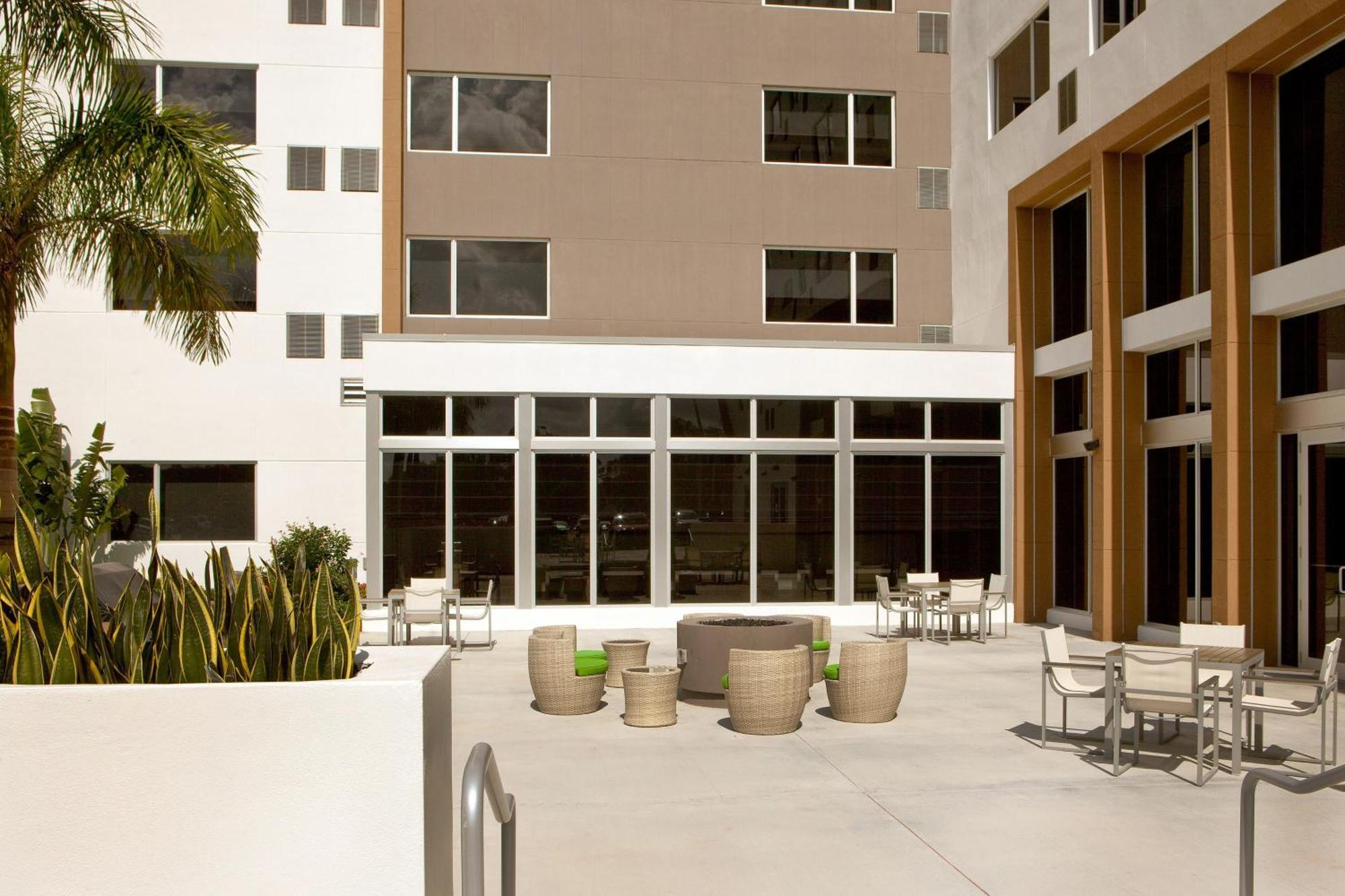 Отель Element Miami Doral Sweetwater Экстерьер фото